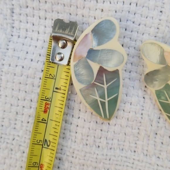 Vintage MOP earrings - Picture 4 of 5